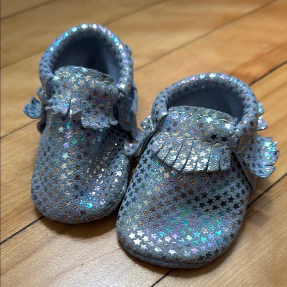 Sparkly Silver Baby Moccasins - Picture 1 of 3